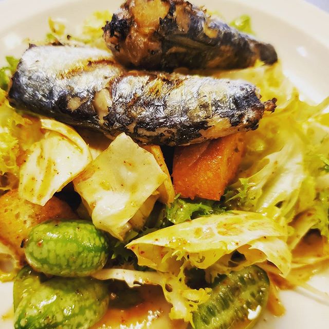 Café Presse's special salad;
Escarole with Mexican sour cucumbers (sanditias) topped with grilled sardines.  miam, miam!
#cafepresseseattle #saladdays #miammiam #casualfrenchdining #sundaybrunch