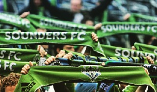Scarves Up for our Seattle Sounders! Match kick off at 7:00 pm on the screen at Café Presse.  Croques , frites, beer and soccer--what a night.
#cafepresseseattle #seattlesounders #scarvesup #casualfrenchdining