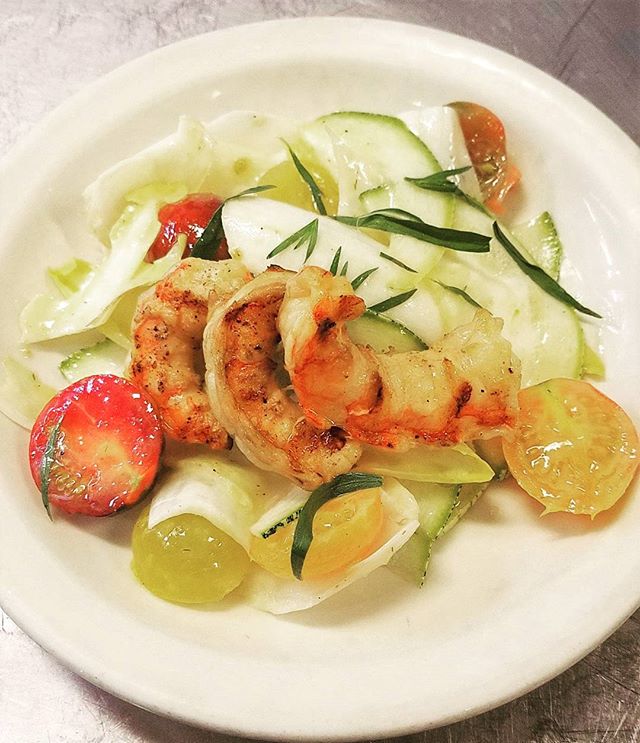 Today's special salad featuring grilled wild rose shrimp on endive, summer squash and tomatoes. Lemon olive oil vinaigrette.miam miam!
#cafepresseseattle #jimdrohman #saladdays #miammiam #heirloomtomatoes